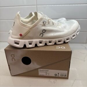 On Cloud 5 Coast White Sneakers Womens size 9